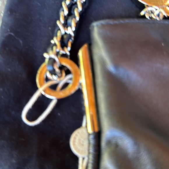 CHANEL LAMBSKIN POUCHETTE - Picture 5 of 8